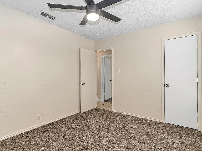 1401 N Nolan River Rd #A — Photo 10
