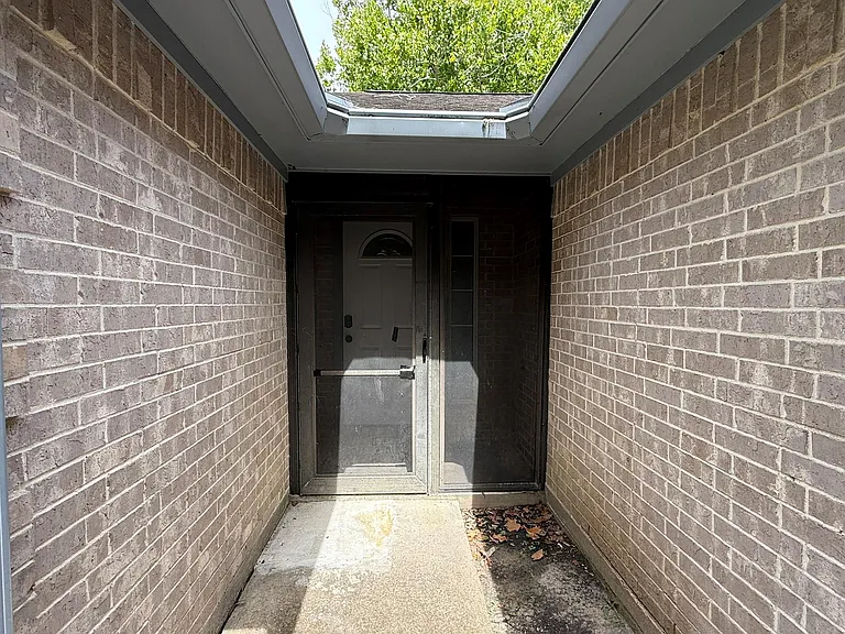 5525 Main St — Photo 4