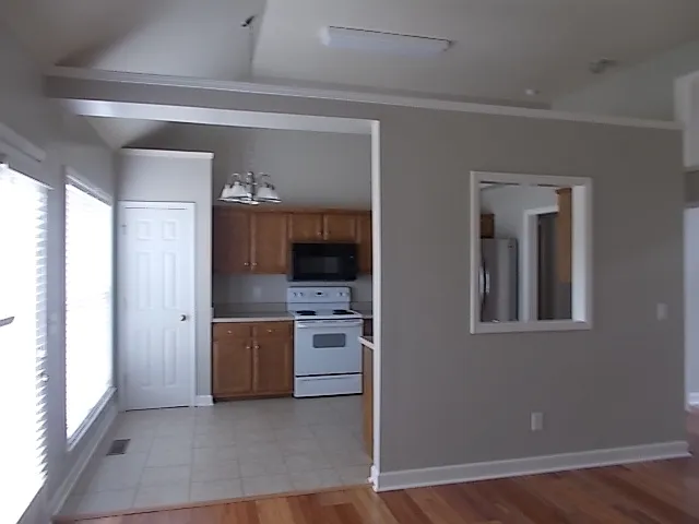 2229 Dewey Dr — Photo 4