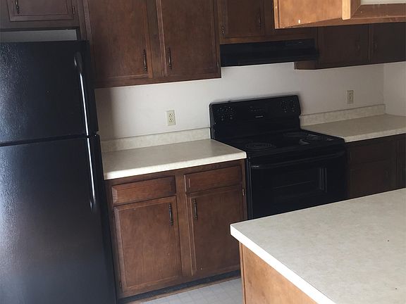 3rd image of 9003 Creekside Ln APT D