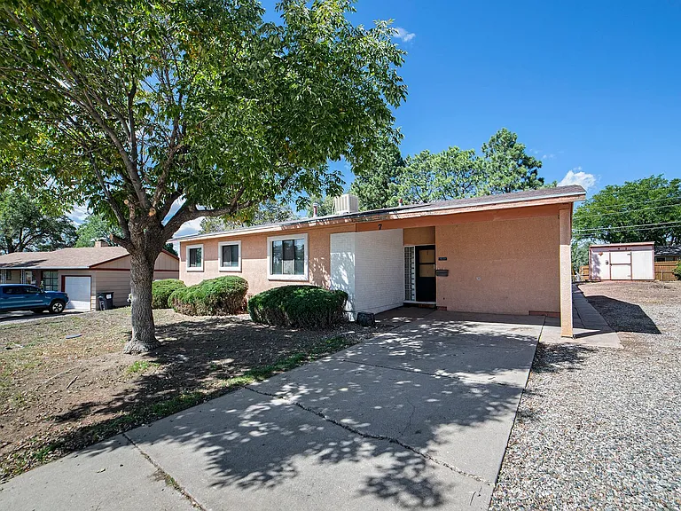 7 Robertson Rd — Photo 2