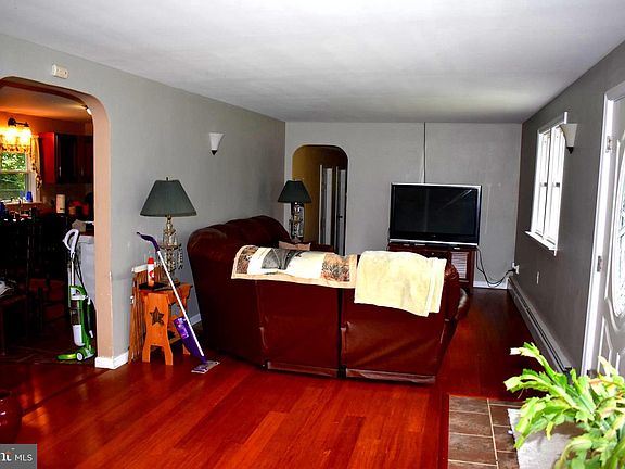 4th image of 544 Birch Hill Rd