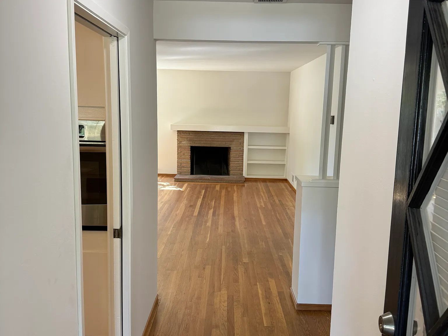 3 bed, 2.5 bath, 1732 sqft, $5,200 — Photo 2