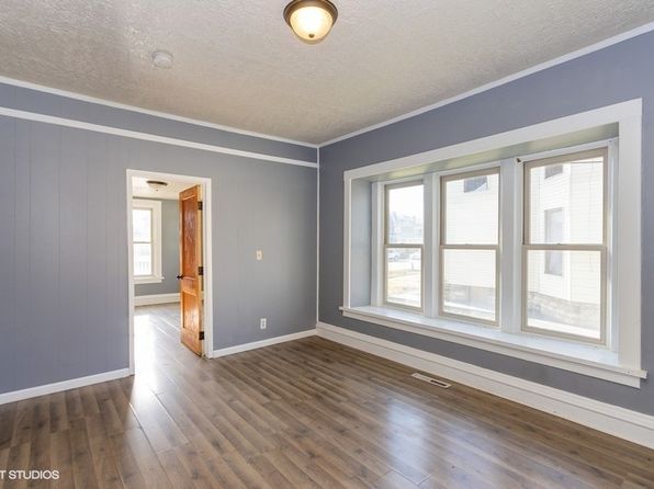 cedar-rapids-iowa-442795423 picture