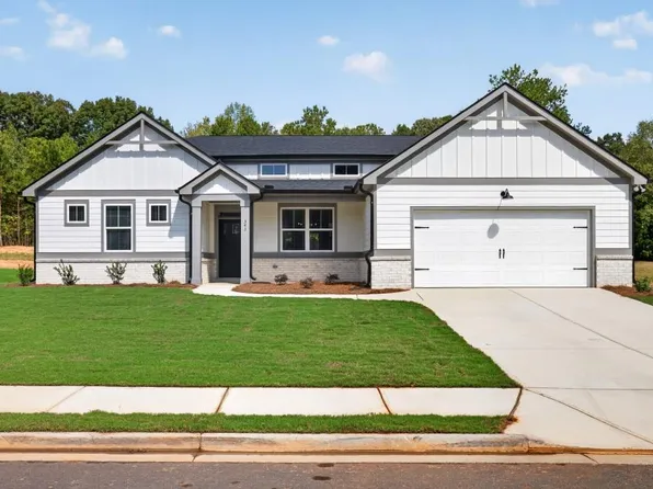 334 Flying Eagle Dr, Commerce, GA 30529