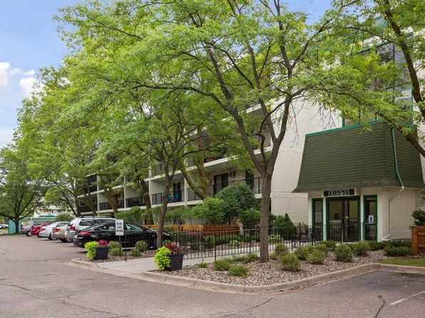 10531 Cedar Lake Rd APT 216, Minnetonka, MN 55305