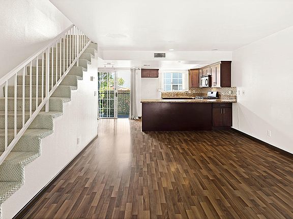 3rd image of 2944 Fairmount Ave APT 4