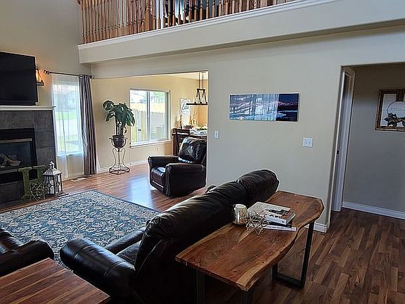 4th image of 16562 Baird Cir