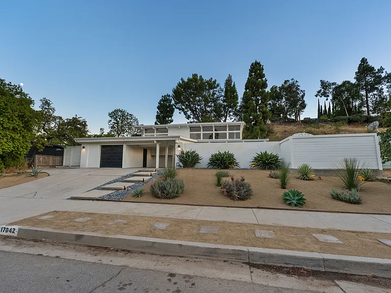 17042 Lisette St — Photo 53