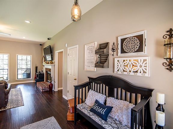 5th image of 1913 Foxbriar Dr