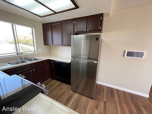 5th image of 140 Cedar Ave #11179654