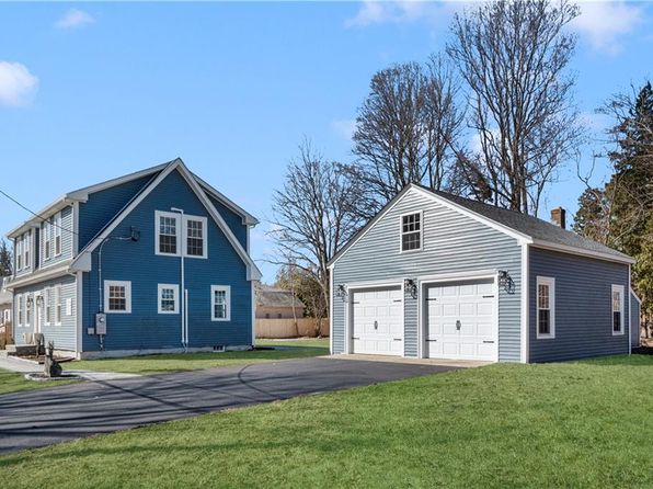 8 Clinton Ave, Scituate, RI 02831