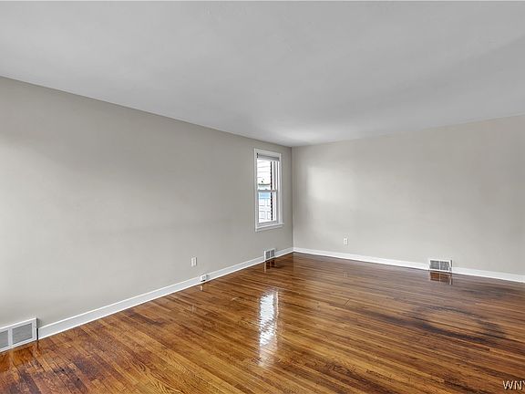 4th image of 260 Glencove Rd