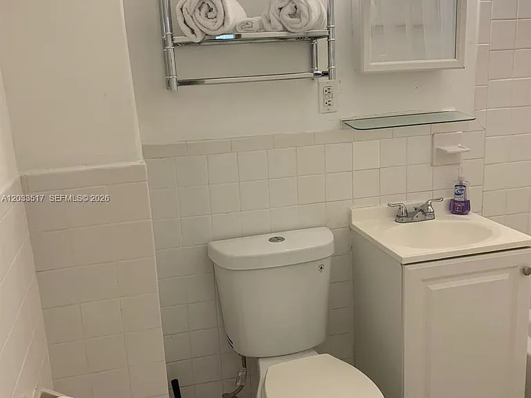 3801 Indian Creek Dr #301 — Photo 3