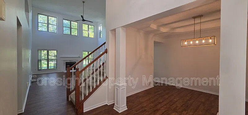 4 bed, 2.5 bath, 2723 sqft, $3,795 — Photo 2