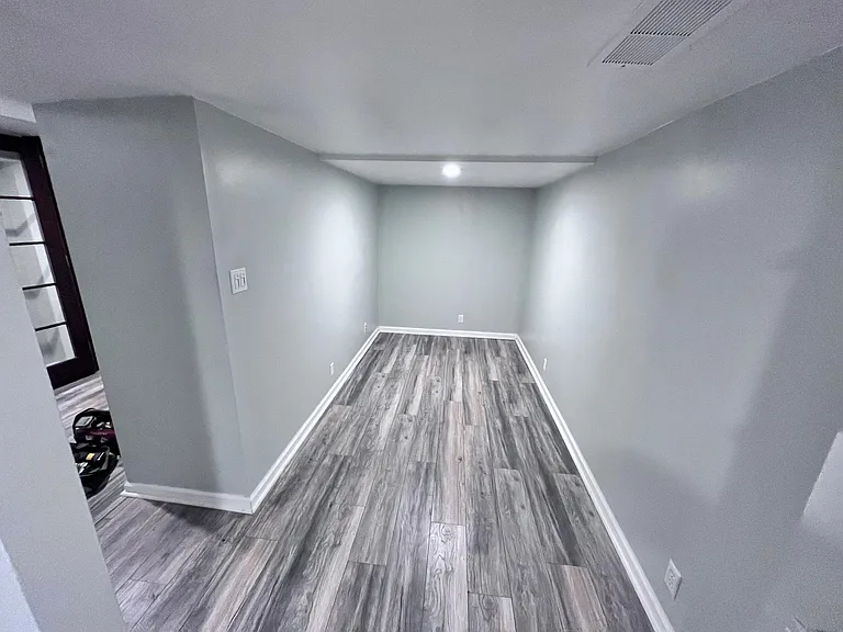 119 W Sycamore St #B — Photo 11