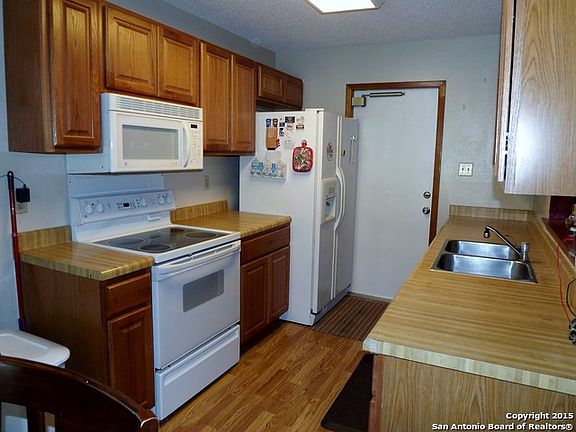 4th image of 4819 Blue Heron St