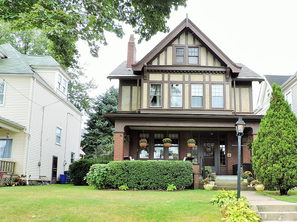 Welcome Home to 1048 Ridge!