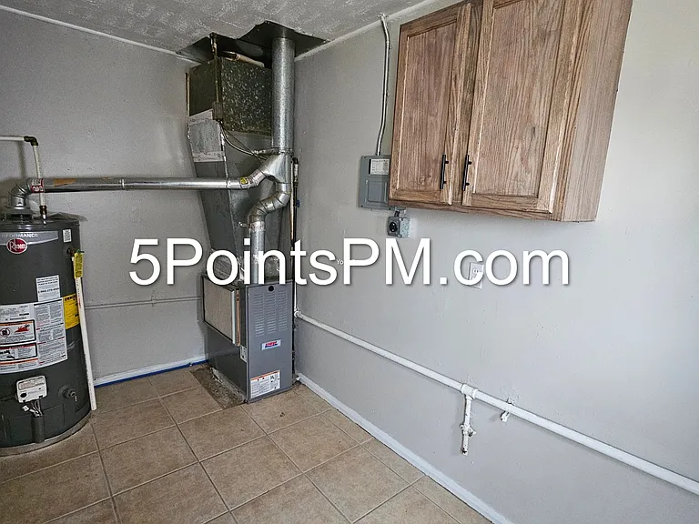 4332 E 143rd St — Photo 2