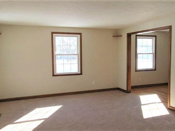 3rd image of 76 Pacer Dr