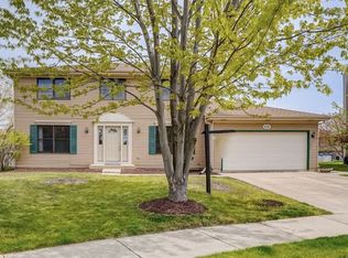 1211 Glen Ct, Carol Stream, IL 60188