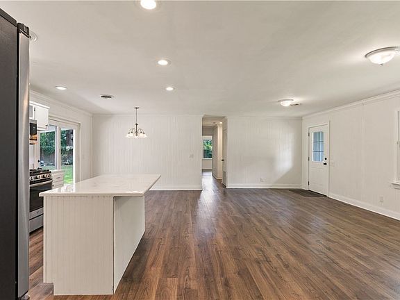 3rd image of 164 Highland Park Cir