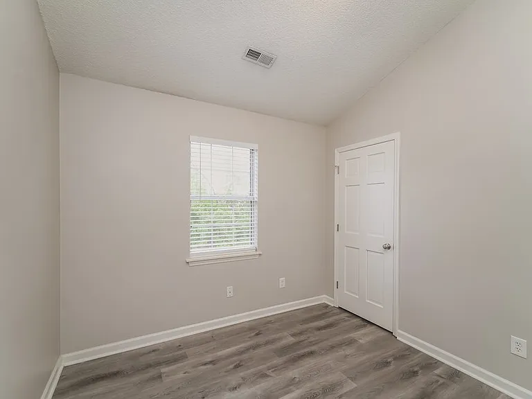 8908 Chesham Dr — Photo 12