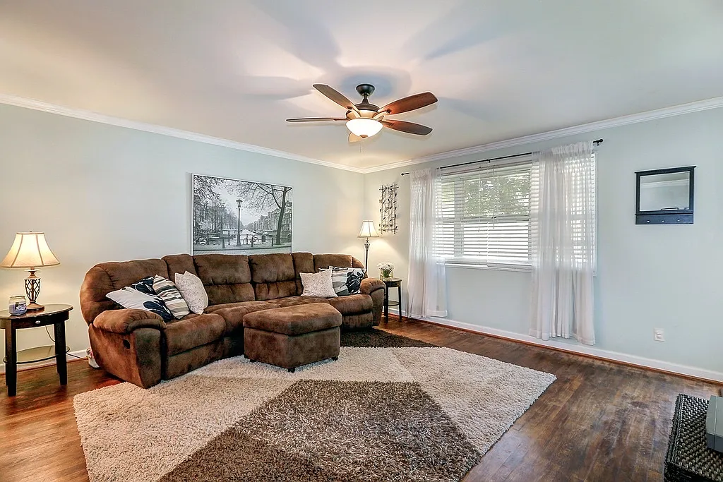 Spacious 3-BR 2-BA Split Level in Ideally Located Close in Rockville!! — Photo 4