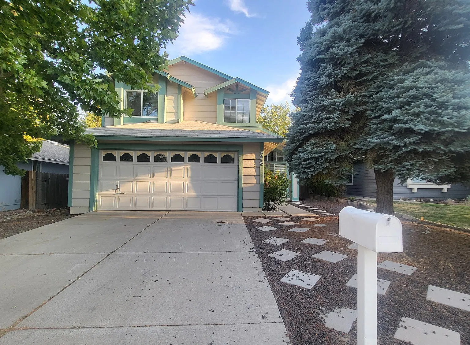 4 bed, 2.5 bath, 1729 sqft, $2,700 — Photo 1