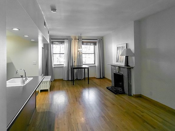 3rd image of 1964 N Lincoln Ave #1