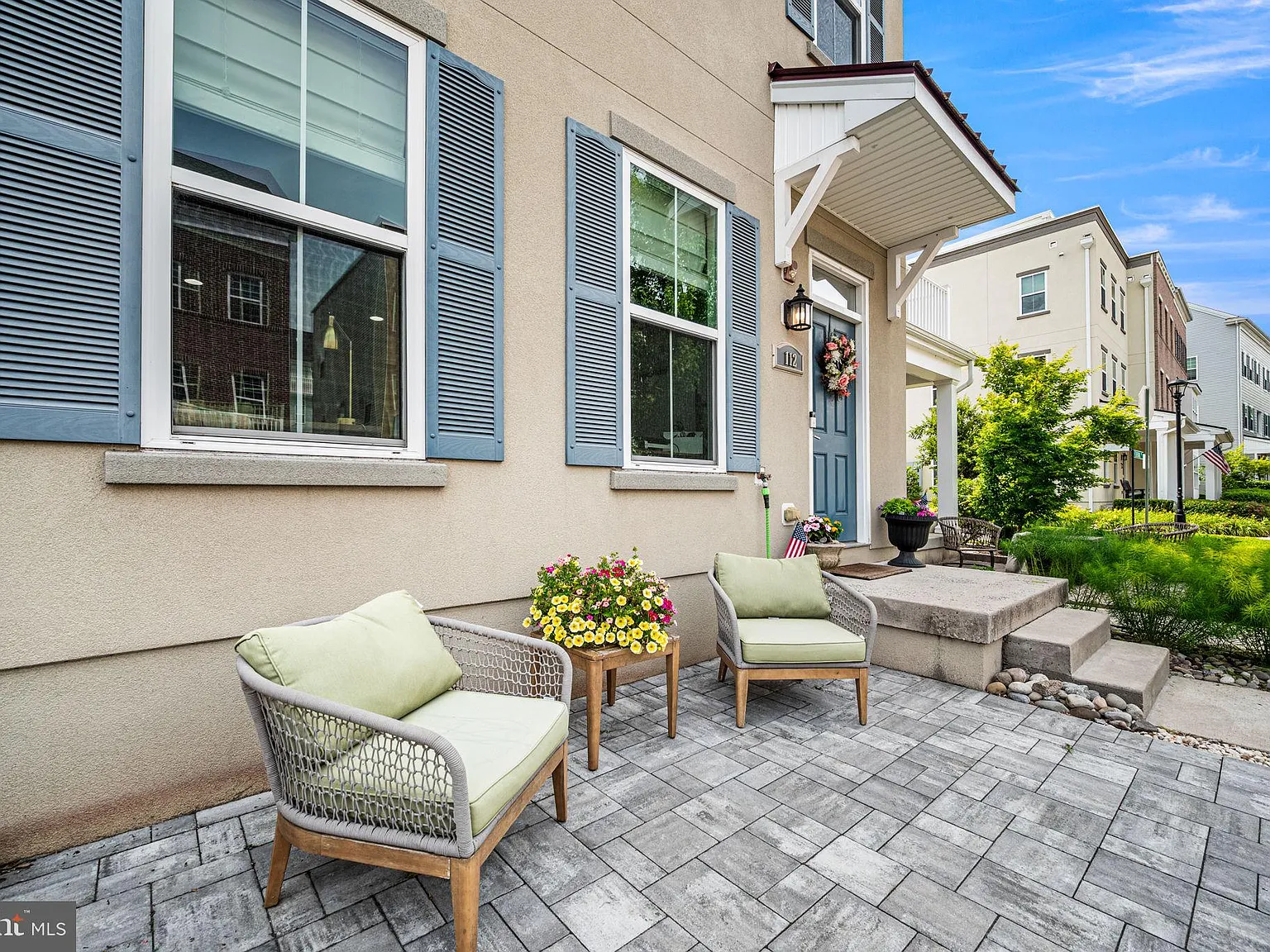 3 bed, 5.0 bath, 2178 sqft, $3,400 — Photo 3