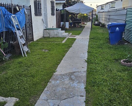 4th image of 837 W 65th St