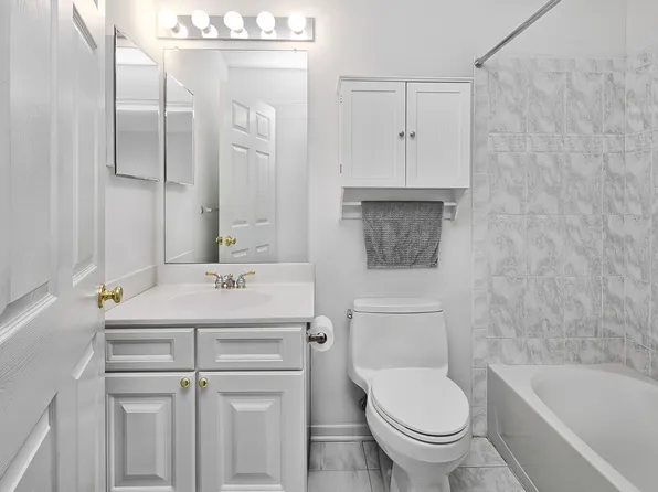 454 Albany Court image 13 of 29