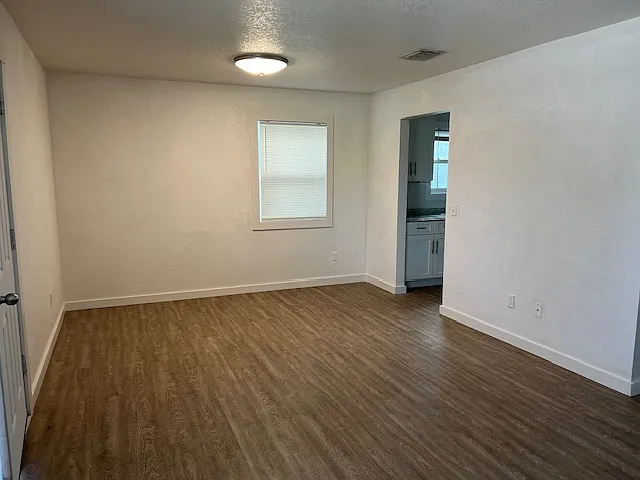 2505 W 10th Street - 2505a-D&K — Photo 2