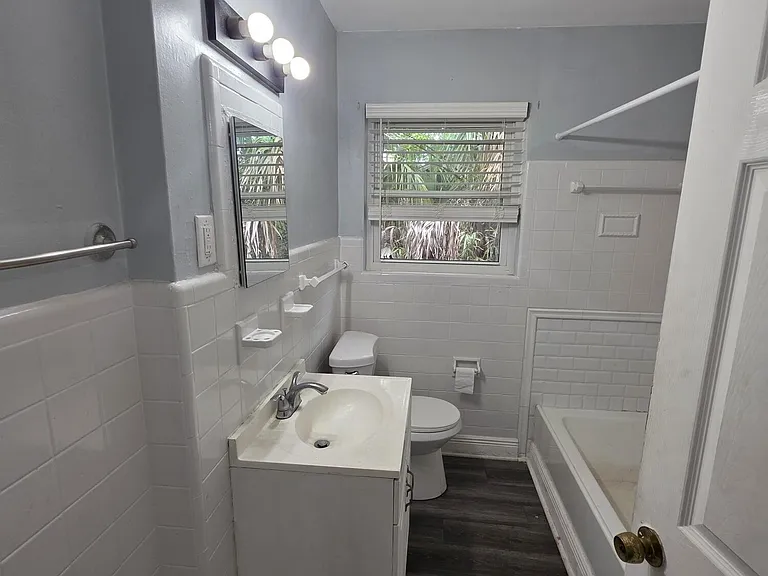 4918 N Pearl St — Photo 10