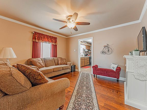 5th image of 1503 Pekin St