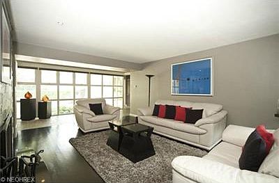 5th image of 22360 Canterbury Ln
