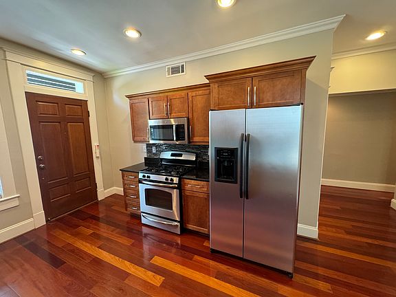 3rd image of 1231 Bardstown Rd APT 3