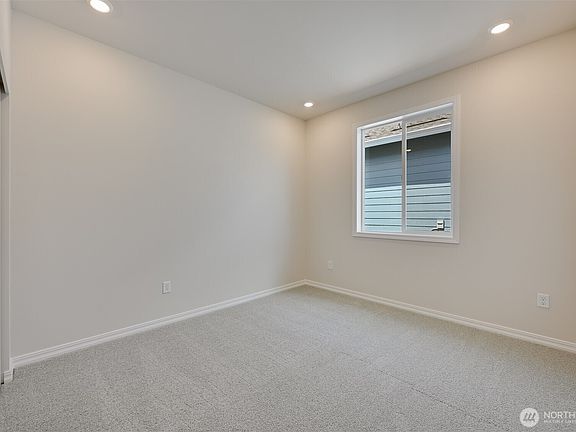 3rd image of 14824 206th Avenue E #2552