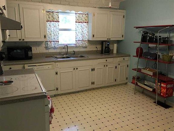 4th image of 1388 Cumberland Dr