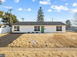 48 Graystone Ln, Levittown, PA 19055