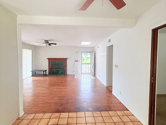 4th image of 283 Carlo Dr