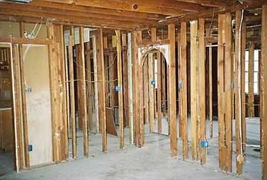 4th image of 2412 Lyndell Dr