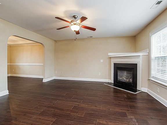 5th image of 601 Monterey Pine Dr
