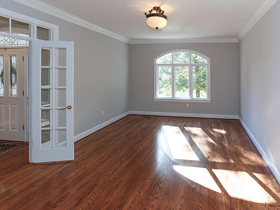 3rd image of 9193 Hemingway Grove Cir