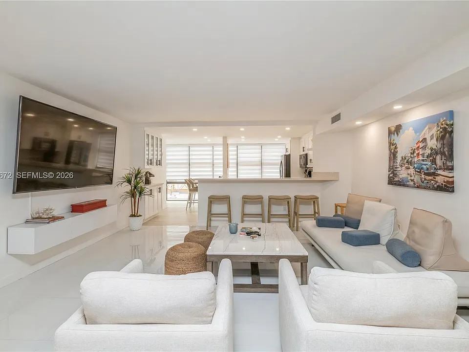 6423 Collins Ave #203