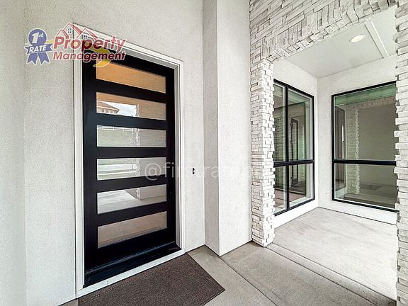 3rd image of 3024 E Parulo Dr