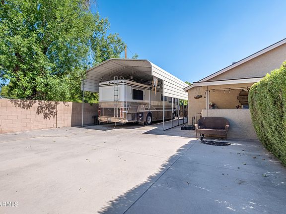4th image of 2242 W HAYWARD Avenue