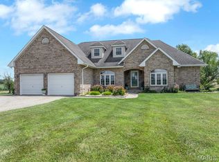 15856 Wendle Rd, Godfrey, IL 62035