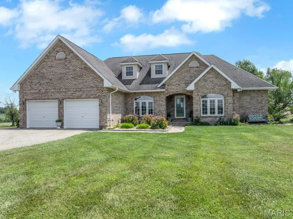 15856 Wendle Rd, Godfrey, IL 62035